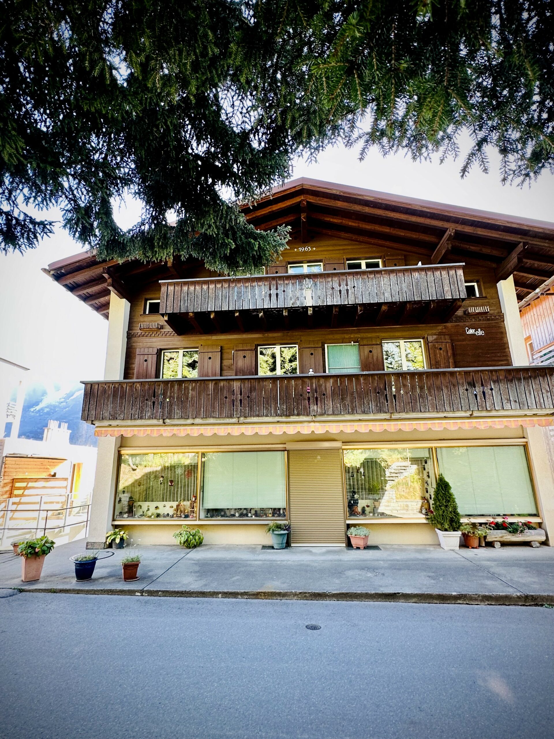 Stunning Mountain Chalet along the Swiss Alps - Chalet Colorelle